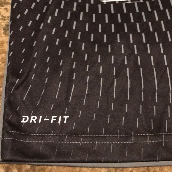 NWT Nike boys 2-piece set, size x-small (4) - Picture 4 of 5